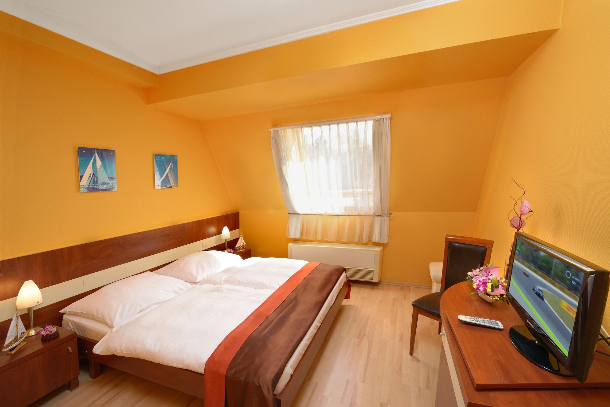 Holiday Beach Budapest Wellness Hotel With Sauna Park Exterior foto