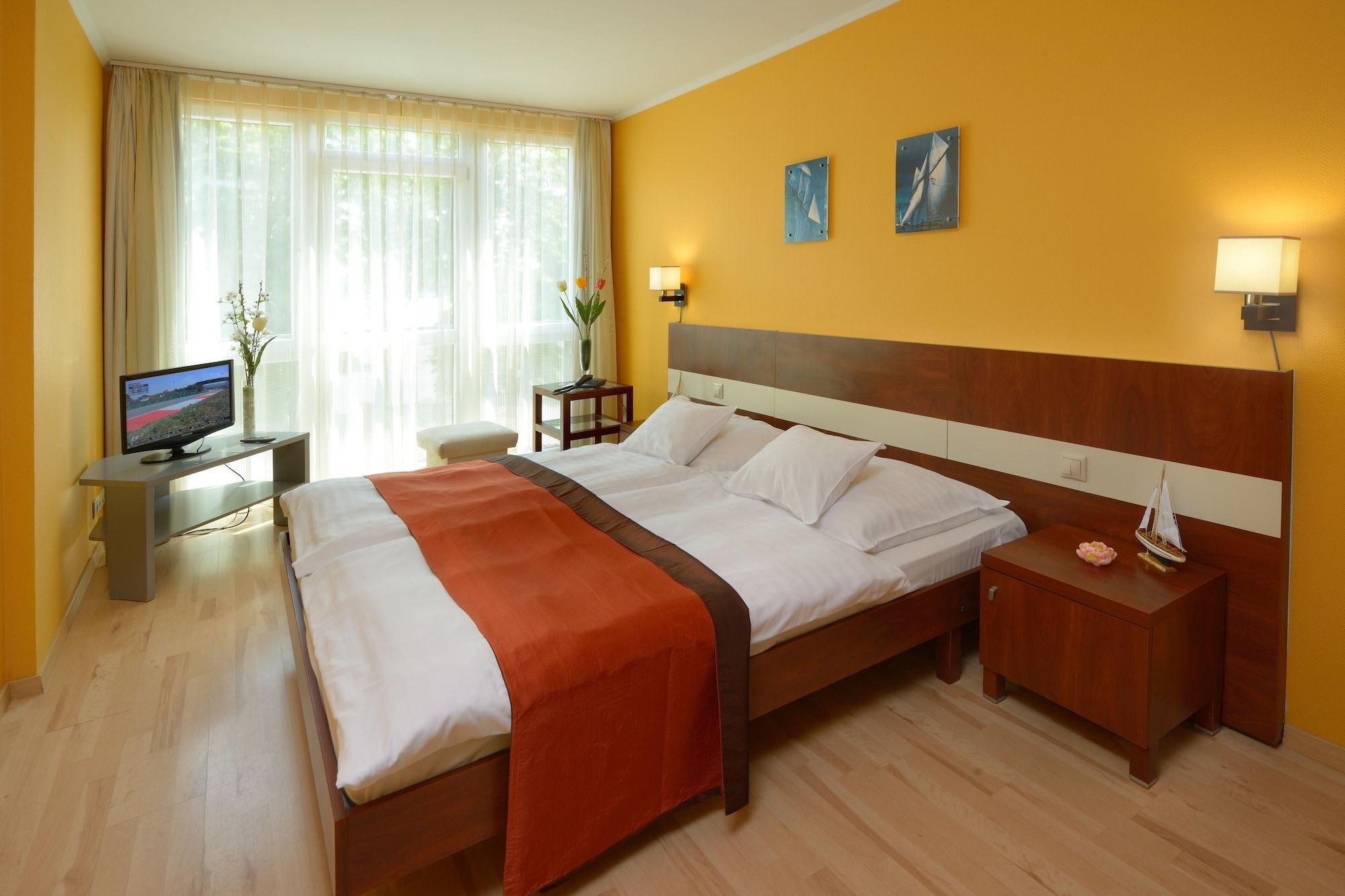 Holiday Beach Budapest Wellness Hotel With Sauna Park Exterior foto
