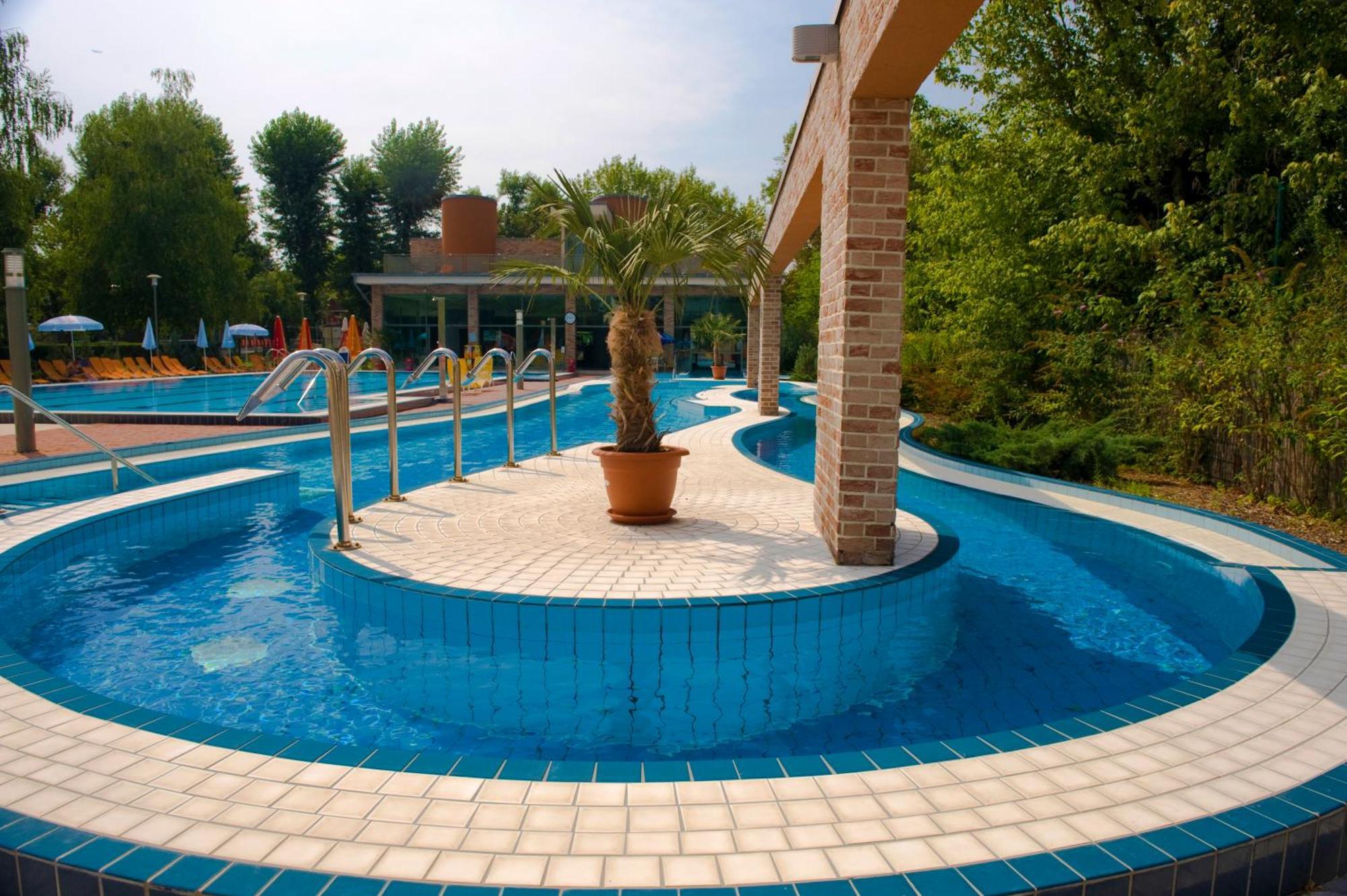 Holiday Beach Budapest Wellness Hotel With Sauna Park Exterior foto